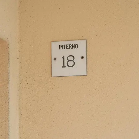 Interno 18 * Clusane